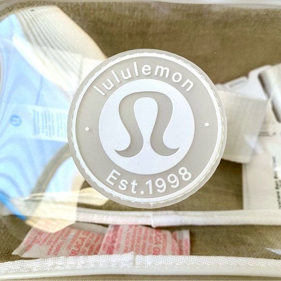 lululemon Everywhere Belt Bag 1L Clear - Picture 6 of 10